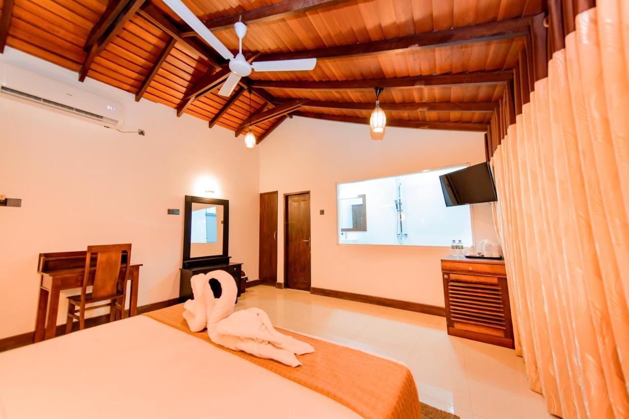 Hotel Sevonra Unawatuna Esterno foto